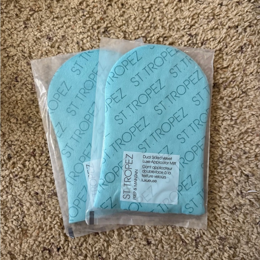 St. Tropez Blue Velvet Applicator Mitt (2)